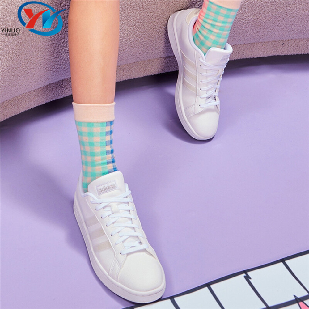阿迪达斯车缝线系带女子板鞋低帮