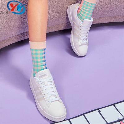 阿迪达斯车缝线系带女子板鞋低帮
