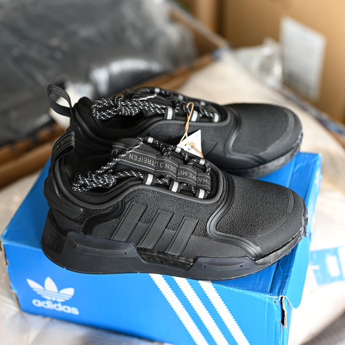 阿迪达斯三叶草女子运动休闲鞋