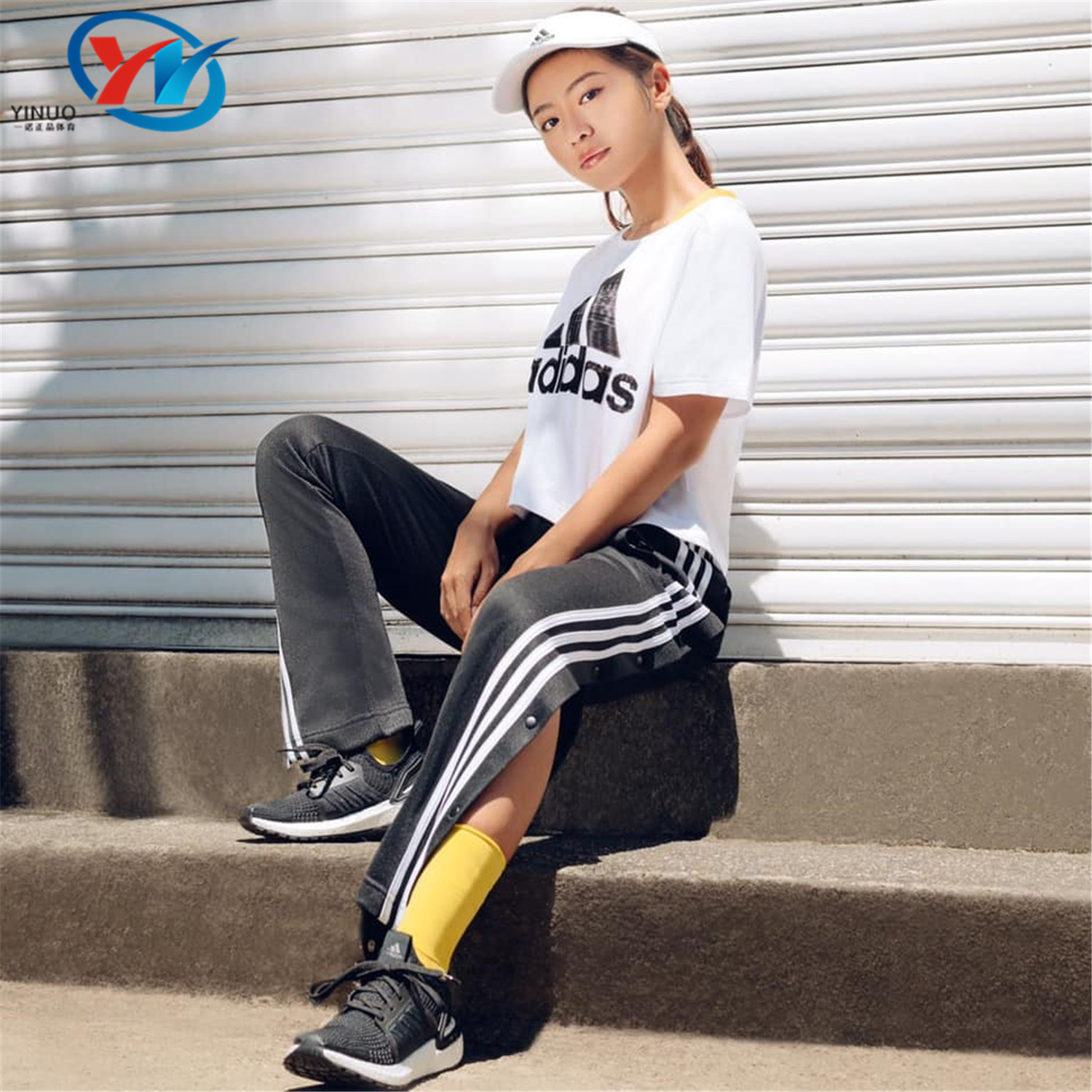 Adidas阿迪达斯女子宽松运动长裤