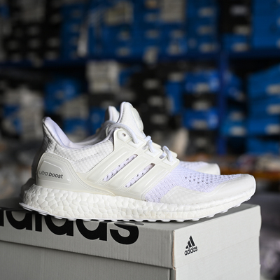 阿迪达斯女子减震透气运动跑步鞋