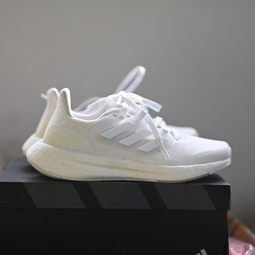 阿迪达斯Pureboost23减震跑鞋