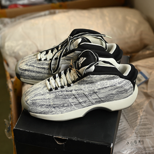Adidas/阿迪达斯 CRAZY 1 男子复古中帮减震耐磨运动篮球鞋GY2405