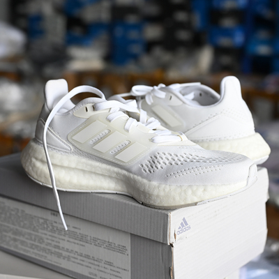 阿迪达斯女子减震透气运动跑步鞋