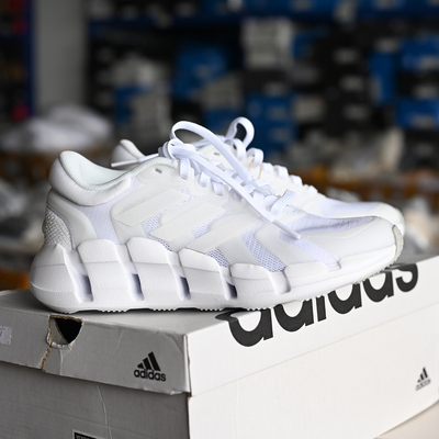 阿迪达斯男女清风透气运动跑步鞋