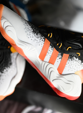 Adidas/阿迪达斯 Trae Young 3 男子减震耐磨运动篮球鞋 IF9359
