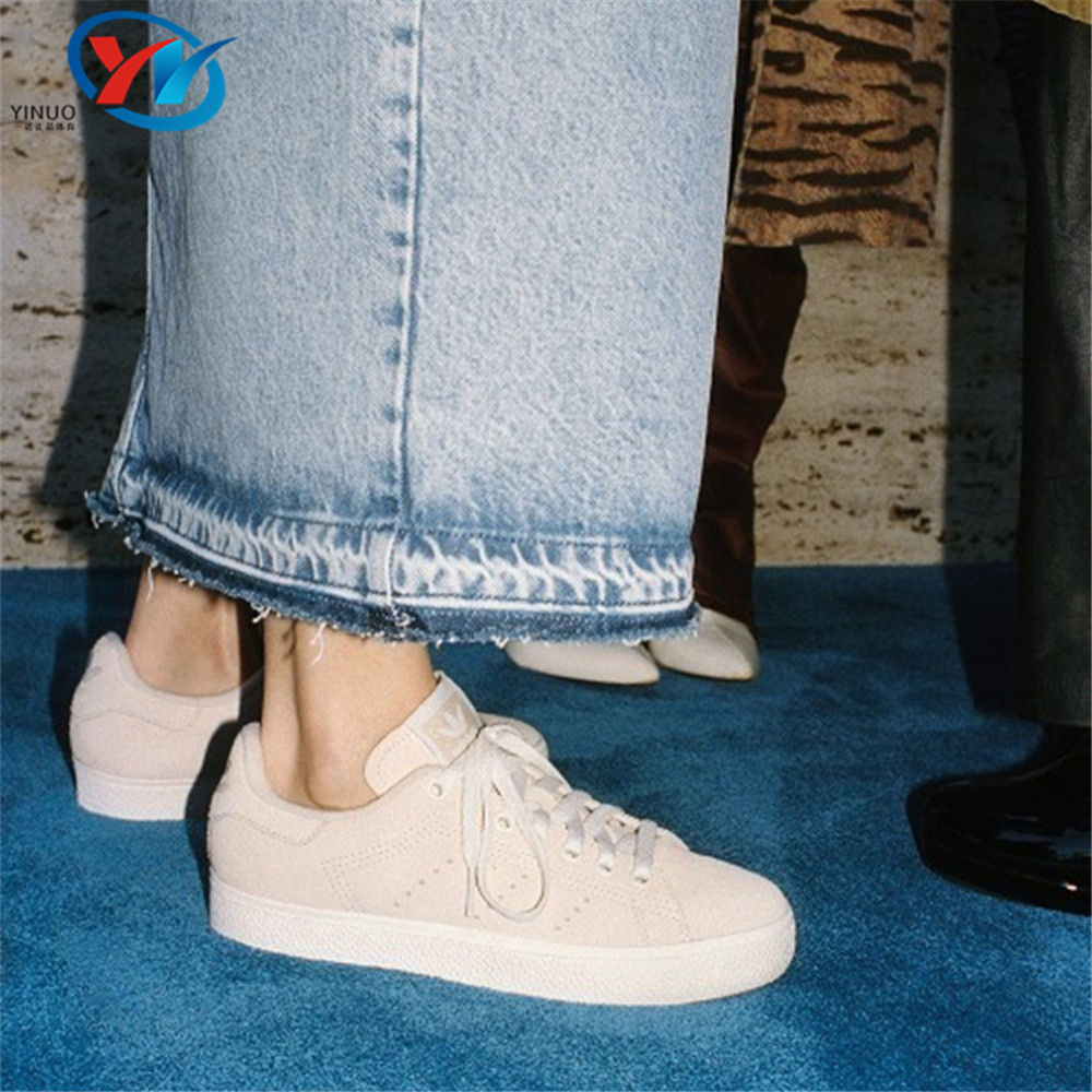 阿迪达斯三叶草女子复古运动板鞋