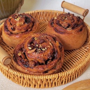 全麦肉桂卷手作核桃坚果苹果板栗肉桂卷花生卷欣小焙欧包面包