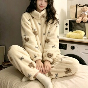 蝴蝶小熊暖暖套装女秋冬新款立领保暖珊瑚绒睡衣加厚家居服两件套