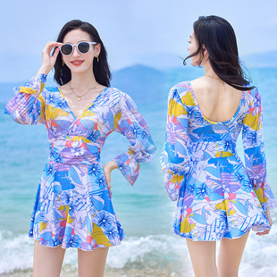 夏季新款长袖遮阳女士泳衣连体泳裙v领收腰海边度假风网纱游泳衣