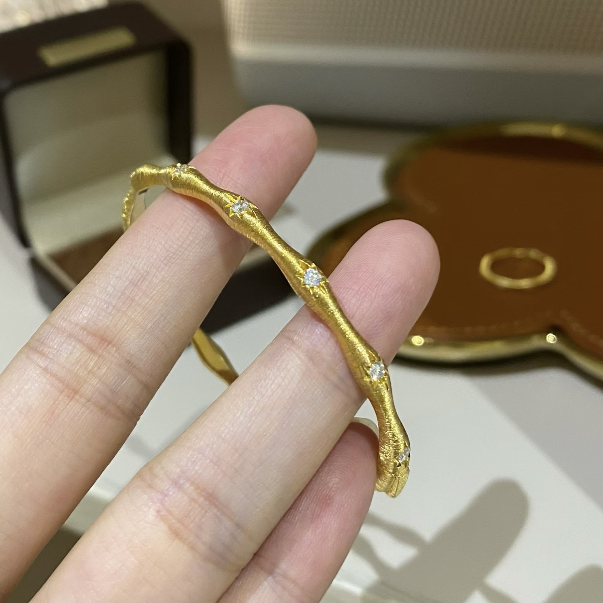 SSJEWELRY轻奢珠宝波浪八芒星拉丝手镯镀金手镯时髦气质百搭手镯