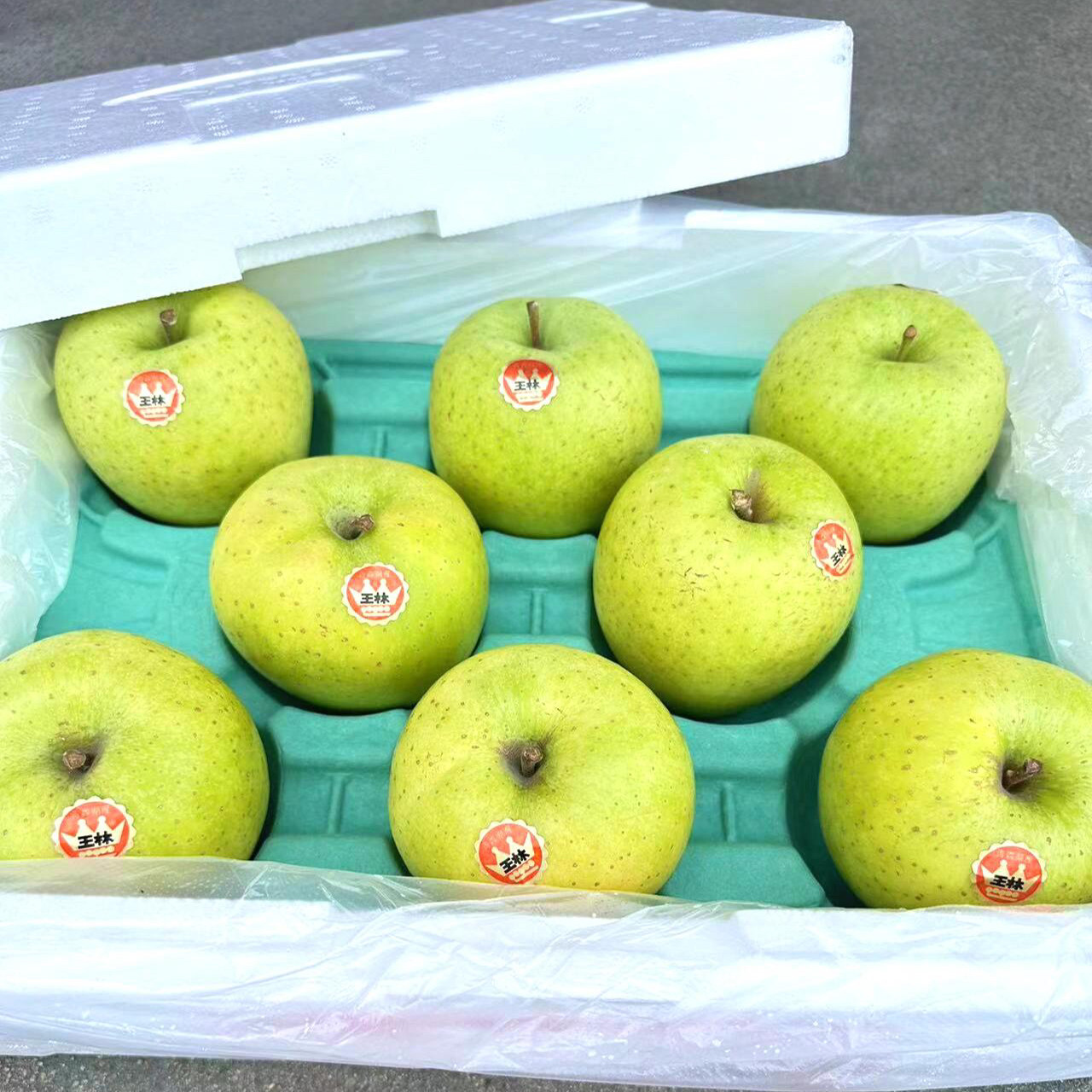青森王林苹果8只大果日本品种雀斑水蜜桃青苹果新鲜水果整箱