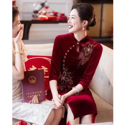 喜婆婆妈妈婚宴礼服小个子款丝绒红色中年结婚喜服旗袍高贵秋冬季