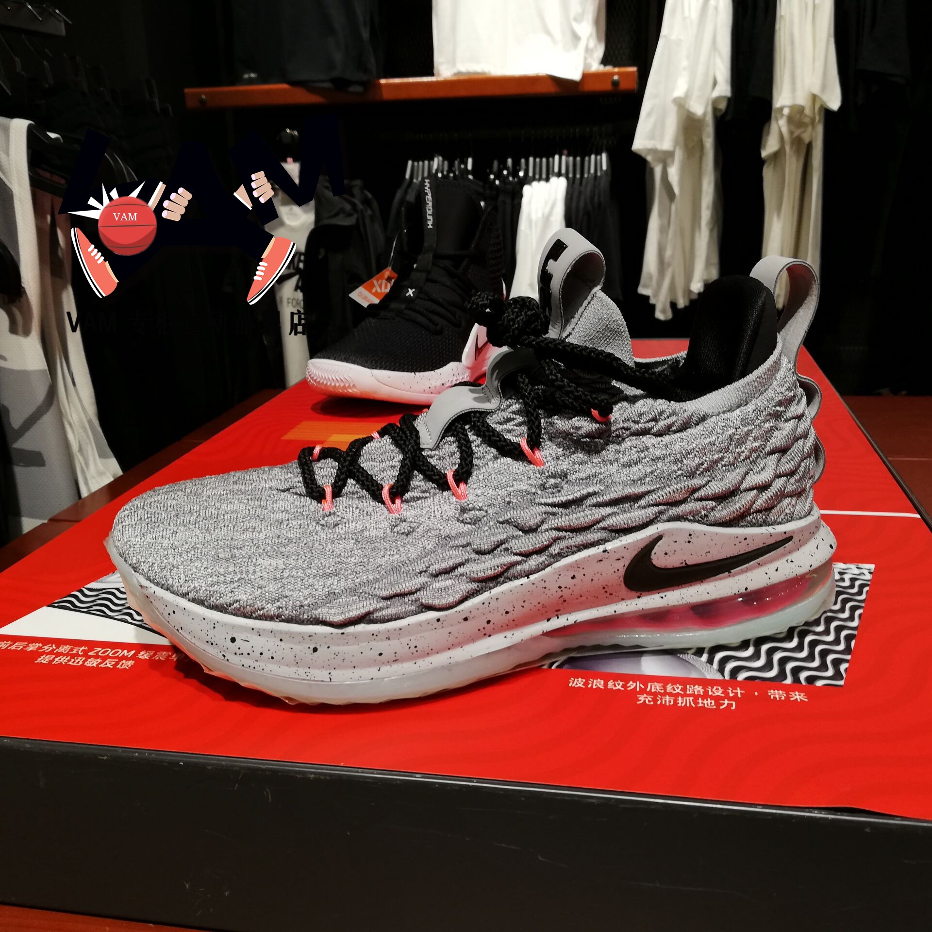 Nike LeBron15 Low LBJ ղķ˹15սѥ »Ò·ÛʵսÀºÇòЬ AO1756-005