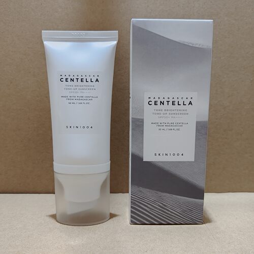 Hyaluronic acid sunscreen cream moisturizes non-stick