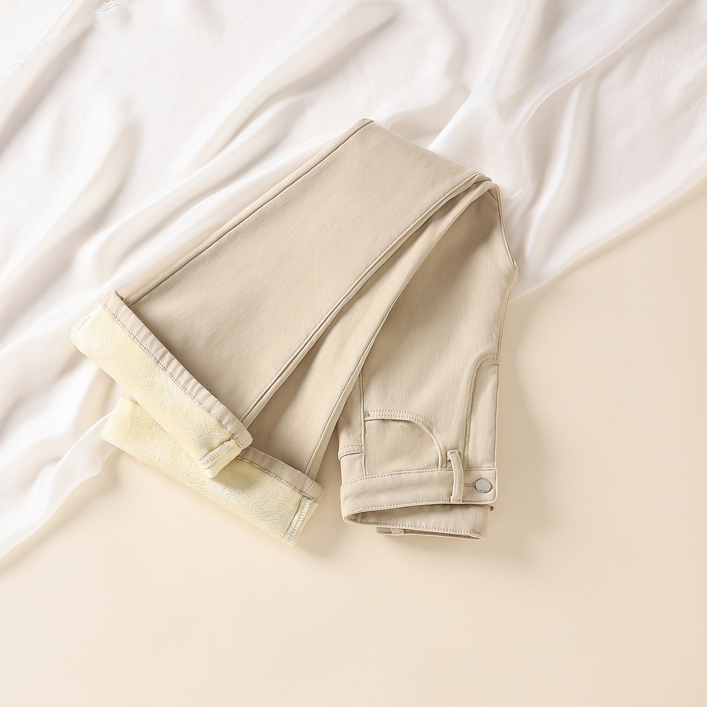 艾格气质杏色喇叭女裤2025新秋冬加绒微喇牛仔裤高腰显瘦马蹄长裤