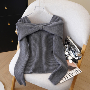 艾格2025秋冬新款修身显瘦百搭灰色毛衣一字肩蝴蝶结针织衫上衣女