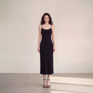 艾格极简风黑色吊带连衣裙女带胸垫收腰显瘦A字长裙度假风吊带裙