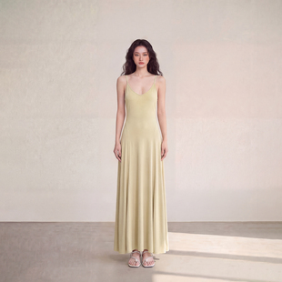 收腰显瘦裙 新款 艾格极简风度假A字长裙杏色无袖 吊带连衣裙女夏季