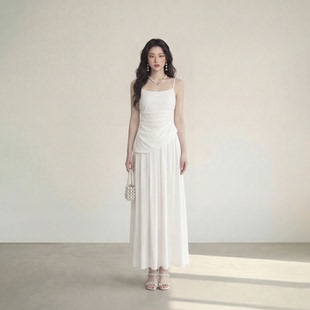 艾格2026新品 白色吊带连衣裙女收腰显瘦度假风长裙温柔仙女裙 法式