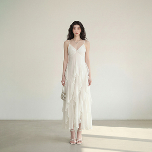 艾格法式仙女白色吊带连衣裙女V领不规则荷叶边收腰显瘦百搭长裙