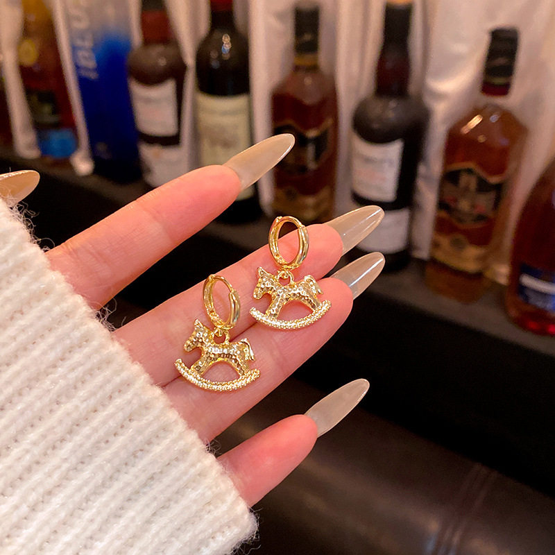 【饰全饰美】S925银针波光粼粼小马吊坠耳环女轻奢通勤百搭耳钉,饰品/流行首饰/时尚饰品新,耳钉,淘宝优惠券,粉丝福利购,淘宝优惠卷