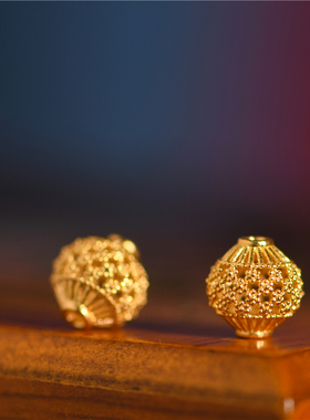 手工錾刻古法黄金镂空灯笼配珠