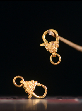 足金手工錾刻古法黄金龙虾扣