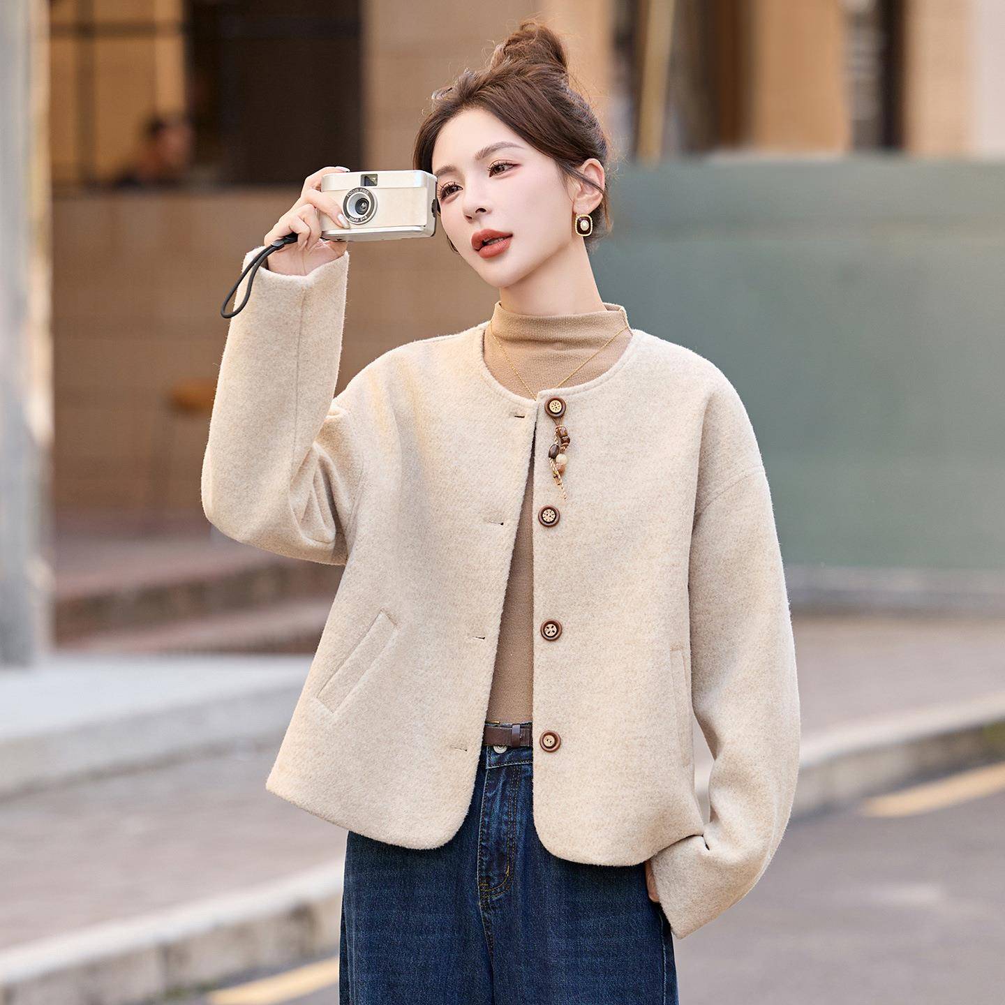 圆2025季新款女装小秋香风宽松时尚领简呢约YW9019-1大气毛外套女