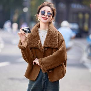 毛一体大皮领羊羔翻毛时尚外套女2025冬加绒加厚保暖上衣YYF2668-