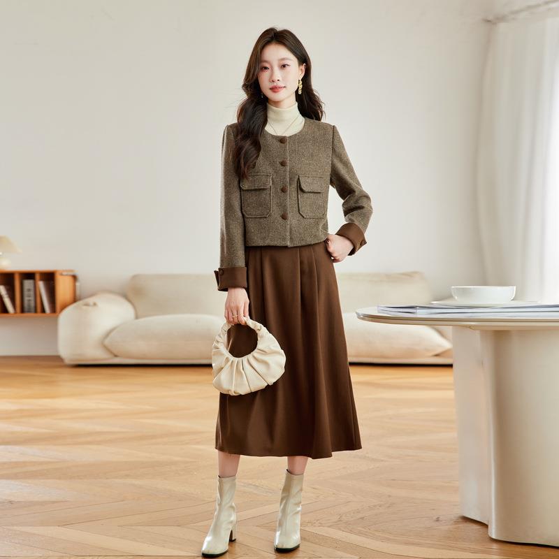 2025秋新款气质L撞口色翻边袖YL795-09小冬香风短外套半身裙两件
