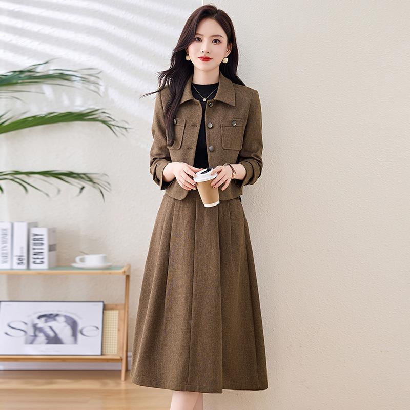 时尚休外闲套装冬季新品女装W气质套半裙两件套裙 配腰带 S1SW186