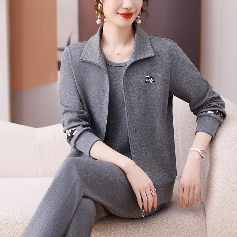 妈妈秋装外套2025年新款大码上衣三件套中老年女春秋运动休闲套装