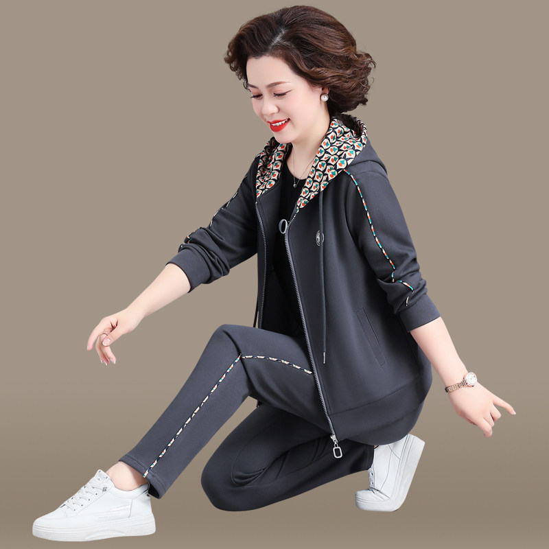 妈妈春装外套洋气中老年休闲运动服套装女春秋中年大码上衣三件套