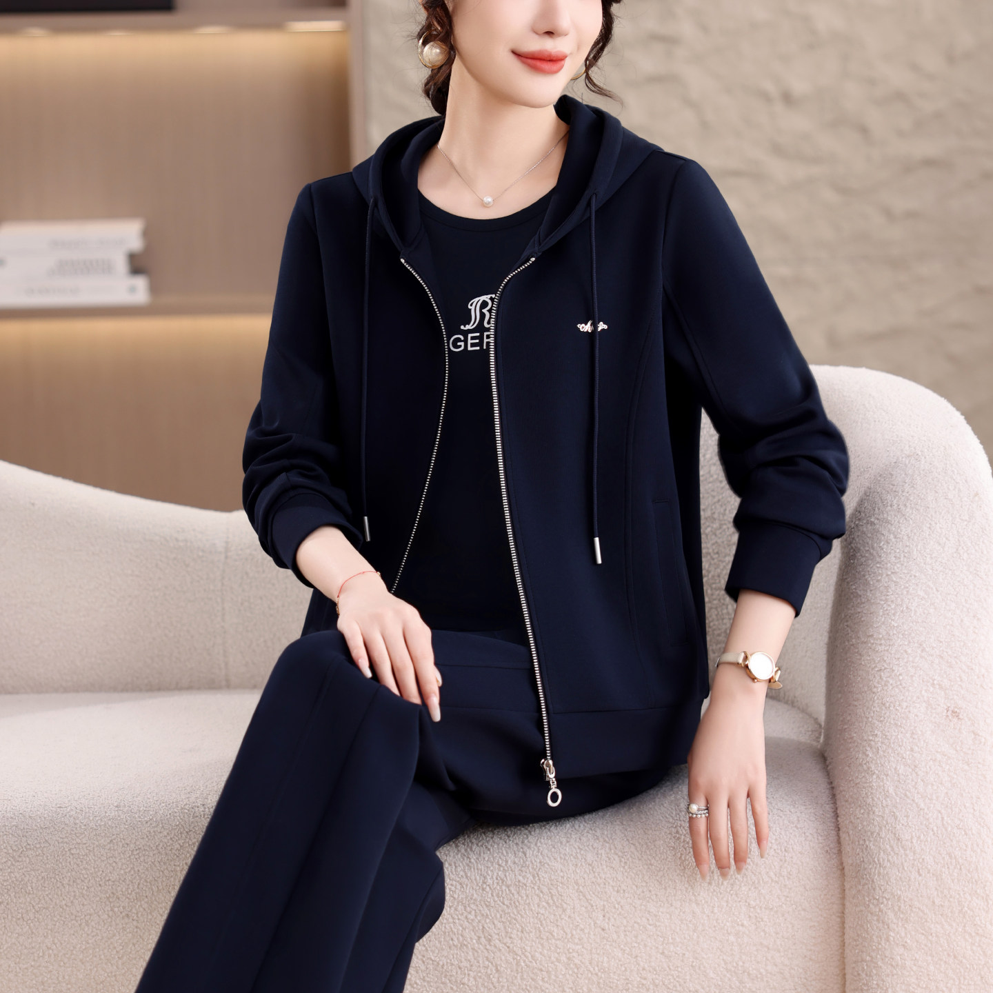 妈妈春天洋气外套女士秋装休闲运动套装40岁中老年女装春装两件套