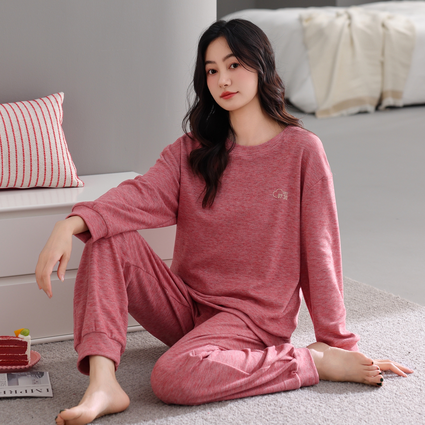 睡衣女冬季保暖德绒家居服宽松简约秋冬加厚薄绒休闲套装圆领长袖
