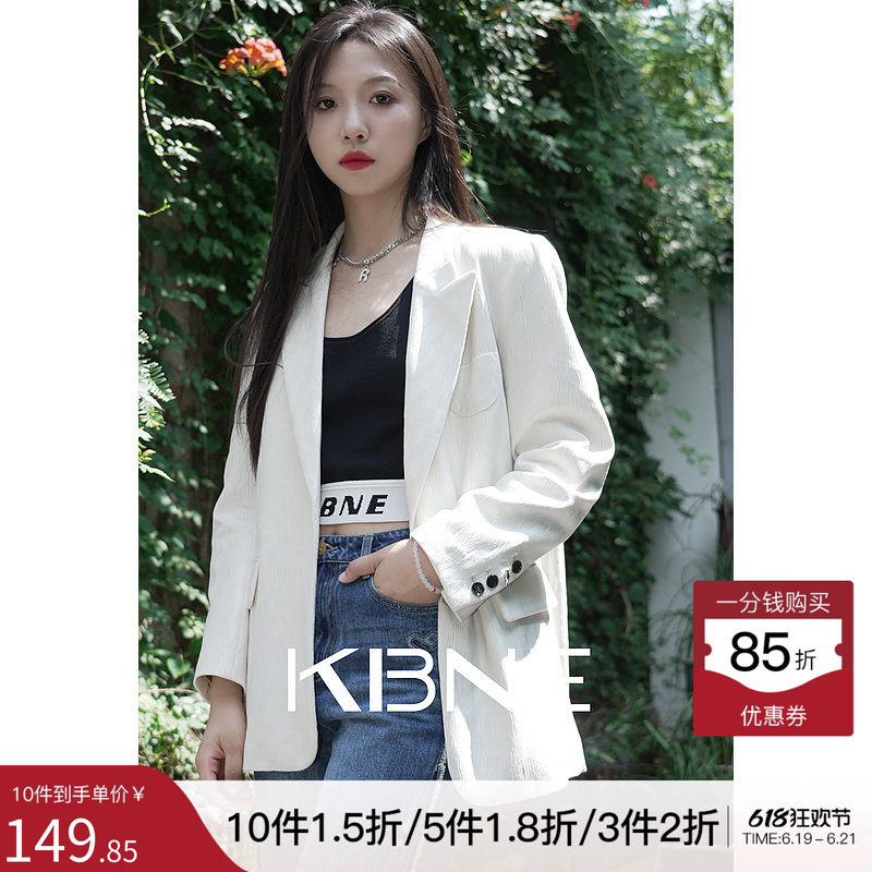 KBNE【商场同款】白色西装女气质秋冬新款定制国风一字扣休闲外套