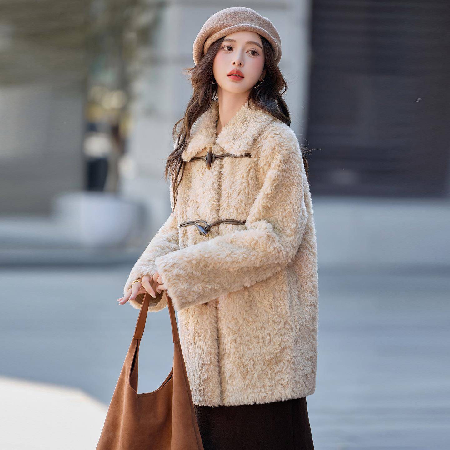 2025冬季新款女毛一外中套女牛皮角扣长款慵懒风大衣外套ME1061-1