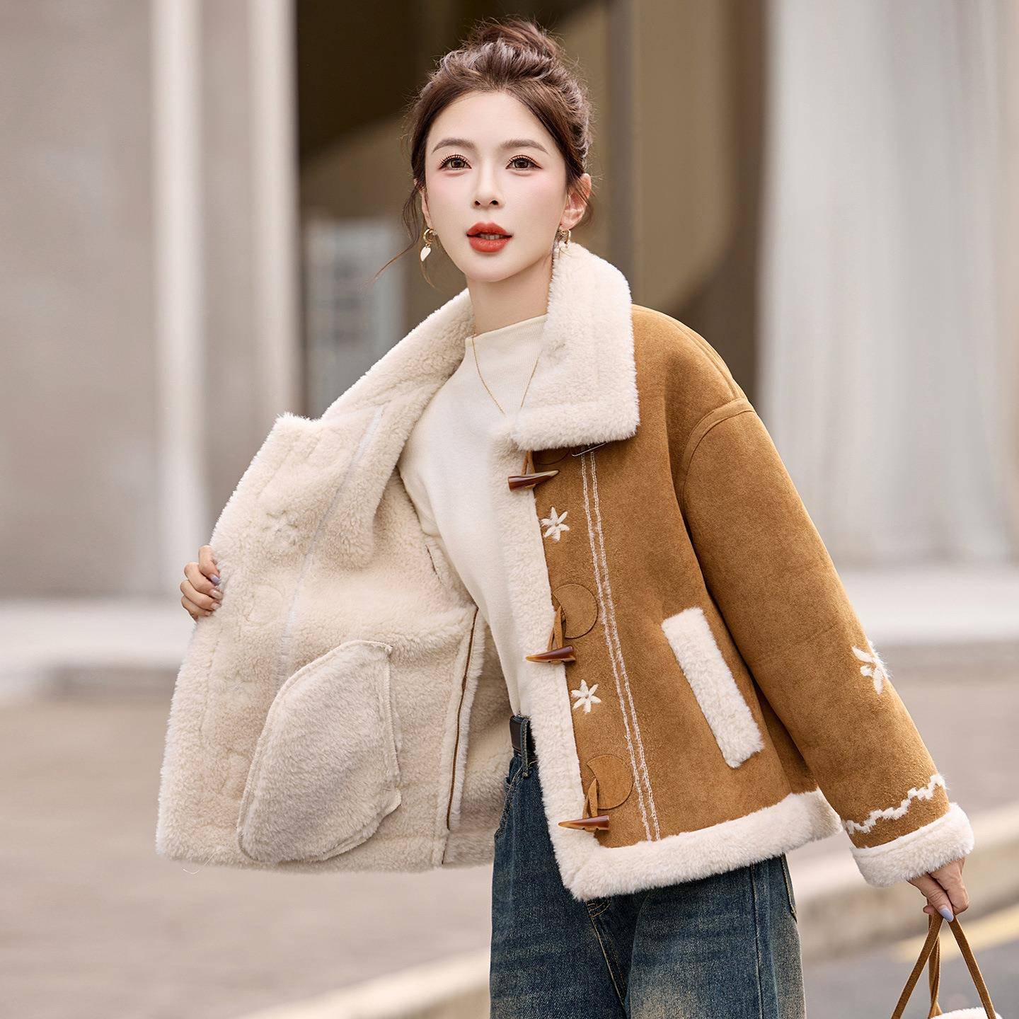 ZYING898一棕色麂皮绒重工刺皮毛体羊羔冬毛绣外套女季新款爆款厚