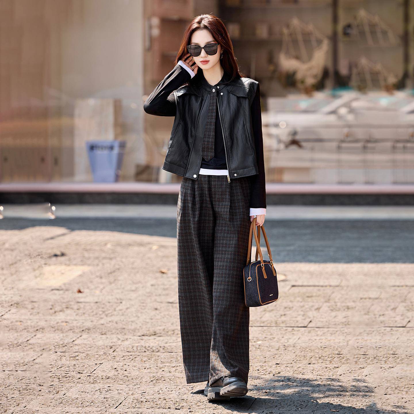 时尚套装2腿025格子拼接P皮马甲配领结+格子Y阔裤CY8169-0U两件套