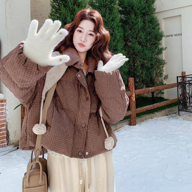 古复红格子羽绒服女季加厚超好看的洋别致短款白D11-C99气鸭绒外