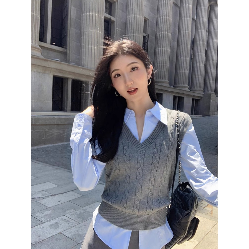 2025春秋新款灰色V领针织马甲女复古无袖叠穿高级感麻花毛衣背心