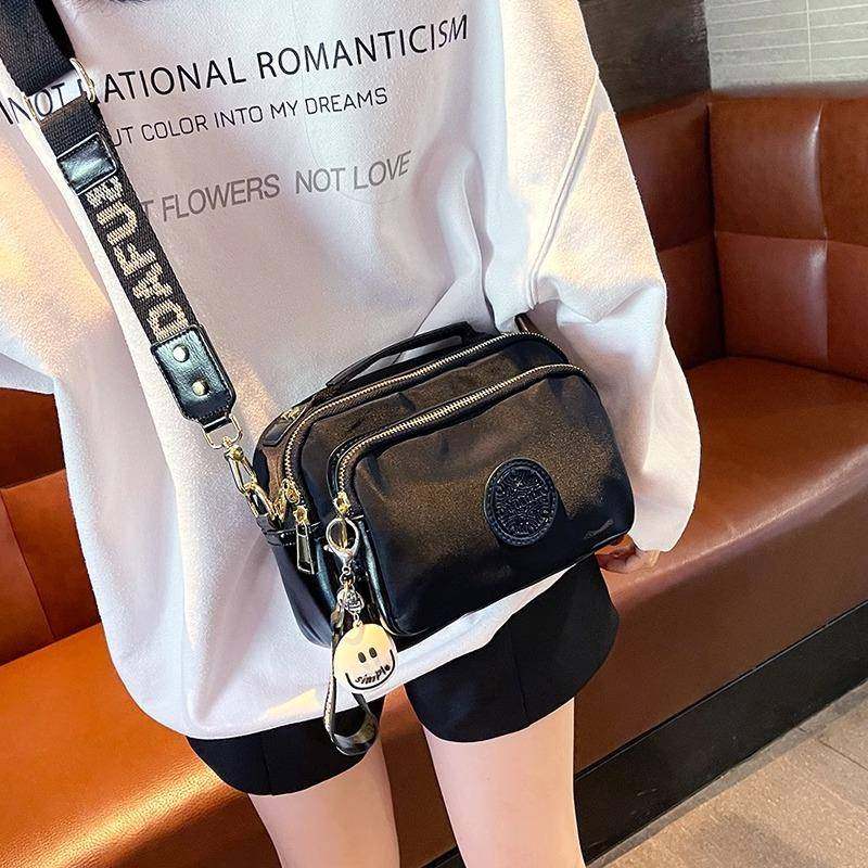 香港包包女2024新款时尚牛津布宽肩带单肩包大容量轻便手机小方包