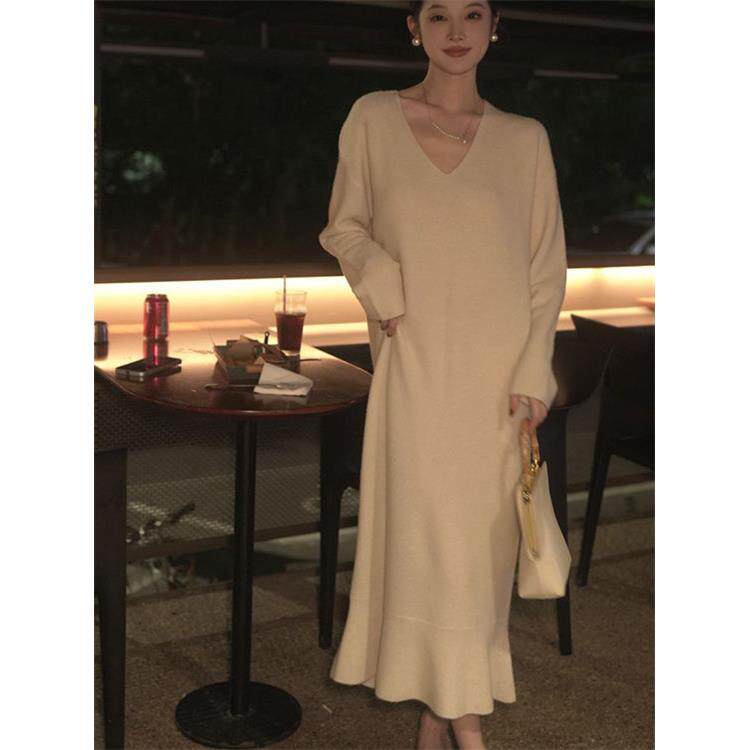 欧洲站秋装女2025新款高级感宽松显瘦毛衣裙慵懒风白色针织连衣裙
