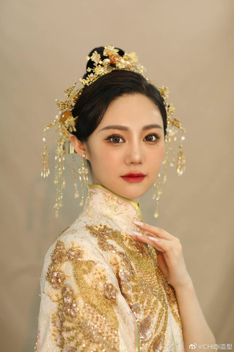 金色结婚中式婚礼秀禾服步摇龙凤褂新款新娘头饰大气水晶凤冠