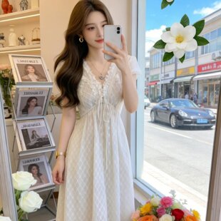 法式 V领长裙蕾丝气质显瘦A字裙高腰茶歇裙夏 重工手作连衣裙