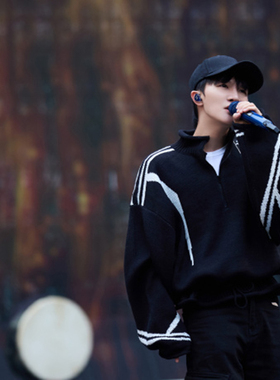 周深同款撞色立体刺绣小立领半拉链毛衣