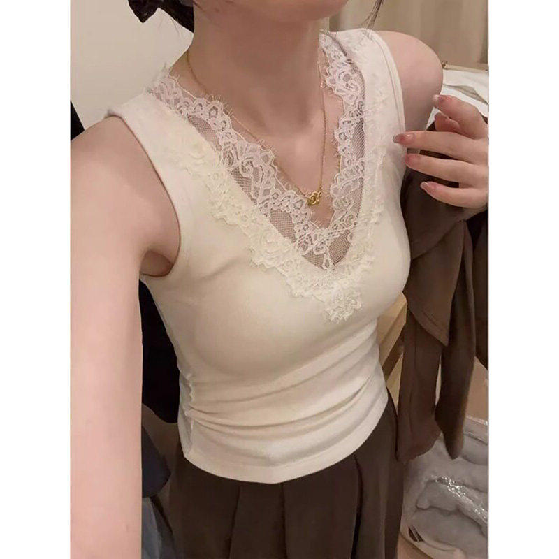 白色蕾丝V领磨毛吊带背心女2026春季新款带胸垫修身美背内搭上衣