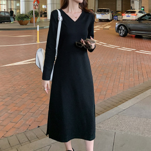 秋款女装新款 v领宽松休闲显瘦气质大码黑色连衣裙开叉长裙