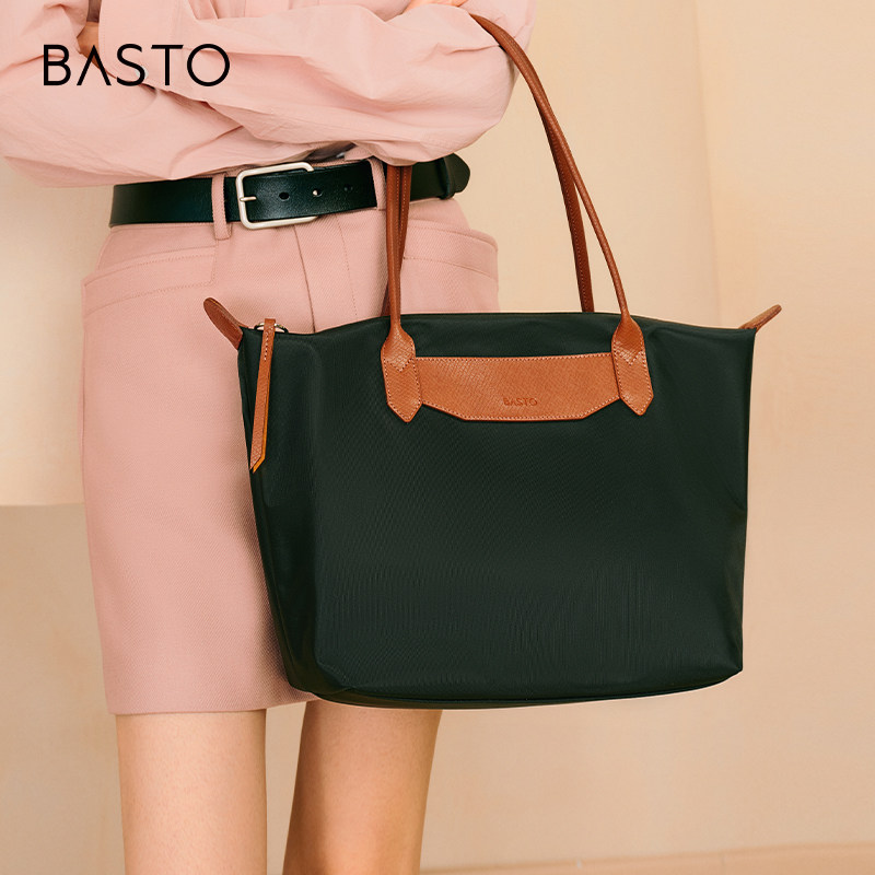 百思图2024春季新款商场